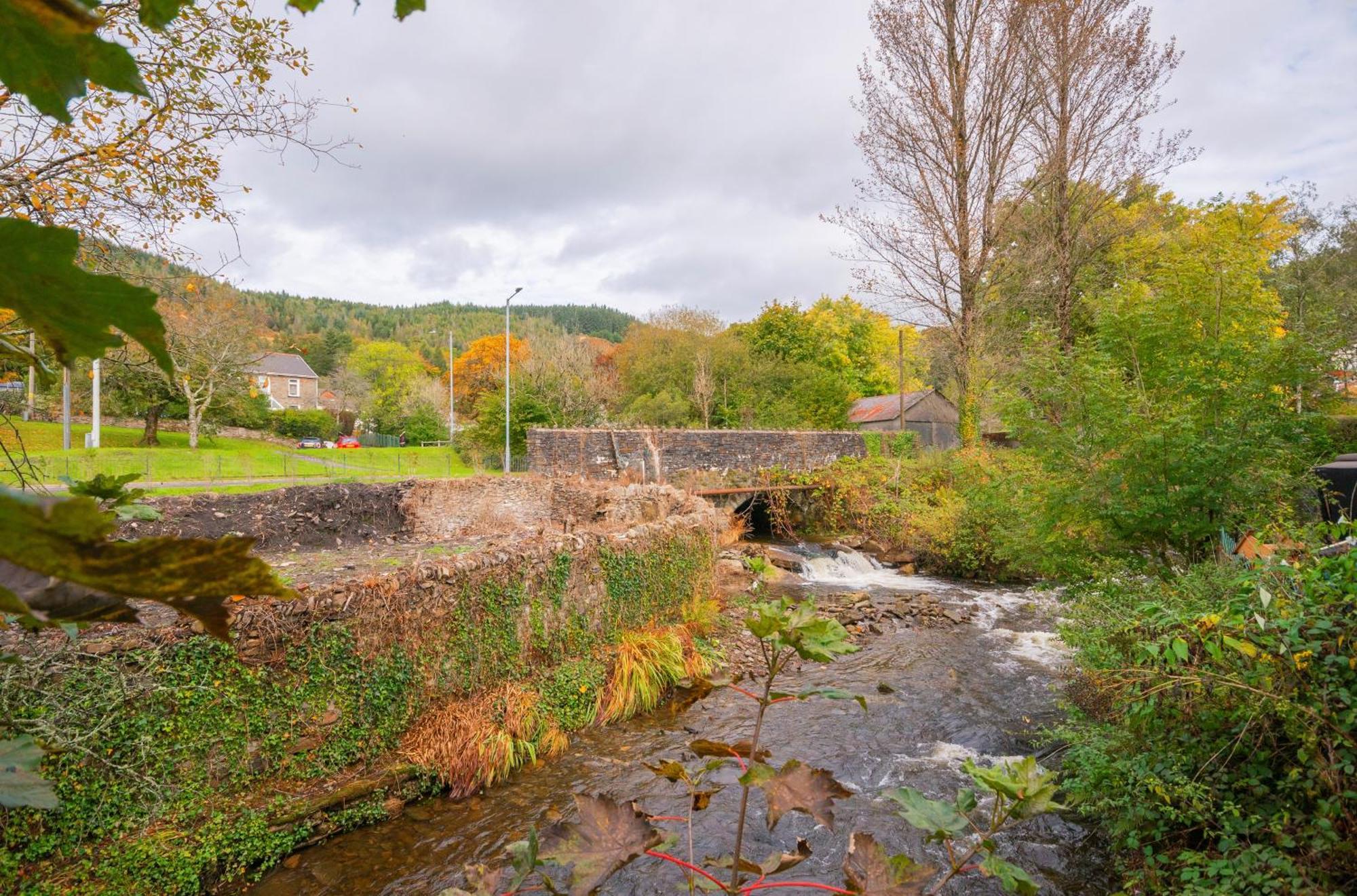 Riverside Great House In The Afan Forest Bike Park By Staystaycations Glyncorrwg Kültér fotó