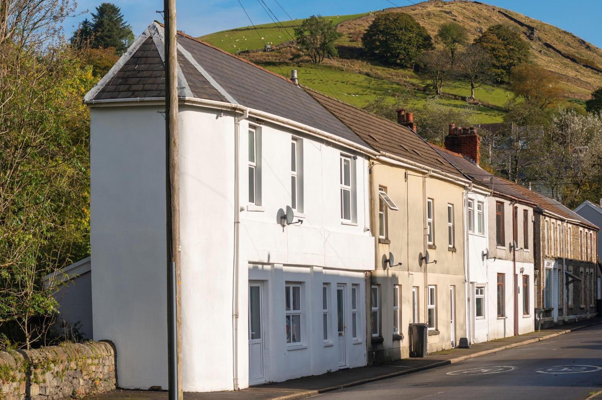 Riverside Great House In The Afan Forest Bike Park By Staystaycations Glyncorrwg Kültér fotó